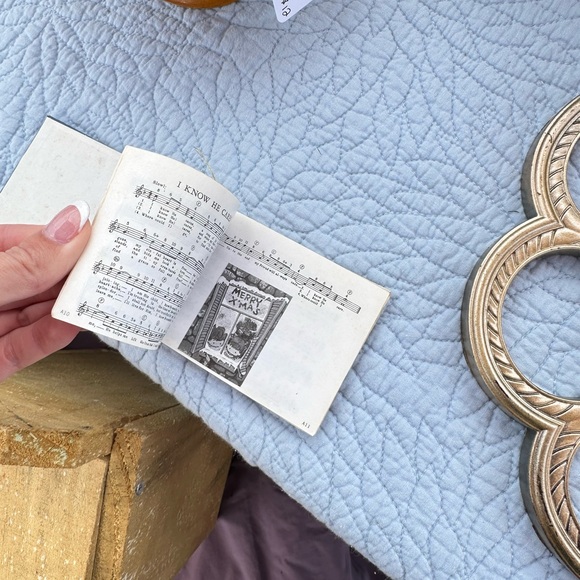 Vintage Christmas Carols Booklet - Picture 3 of 4